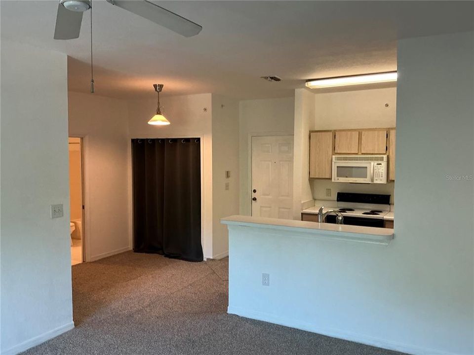 For Rent: $1,395 (1 beds, 1 baths, 723 Square Feet)