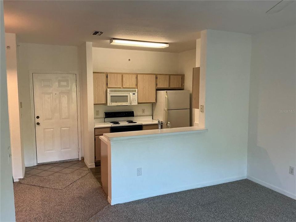 For Rent: $1,395 (1 beds, 1 baths, 723 Square Feet)