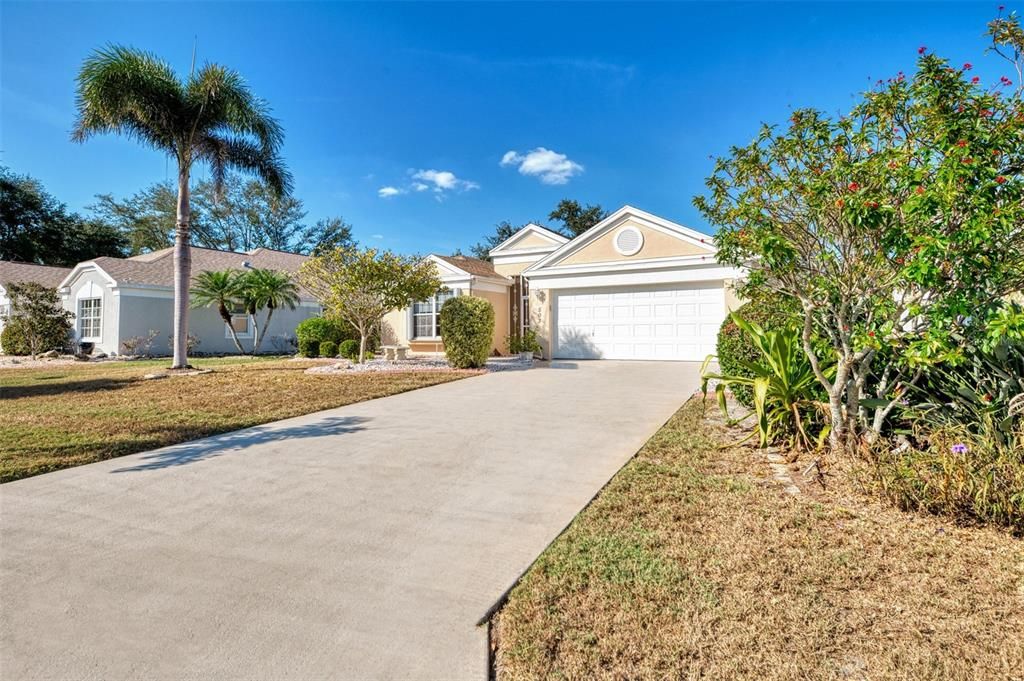 合同活跃: $349,900 (3 贝兹, 2 浴室, 1571 平方英尺)