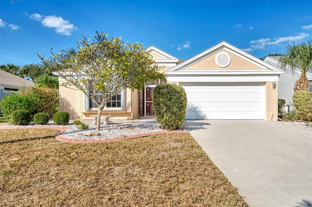 合同活跃: $349,900 (3 贝兹, 2 浴室, 1571 平方英尺)