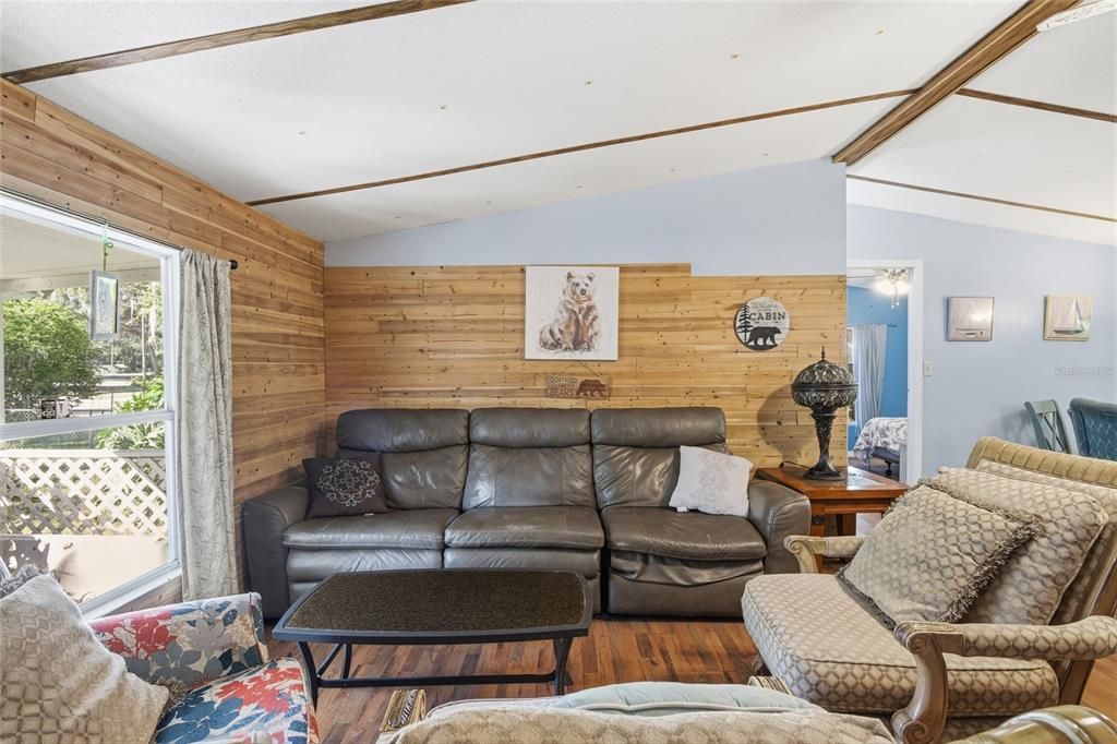 待售: $159,000 (3 贝兹, 2 浴室, 960 平方英尺)