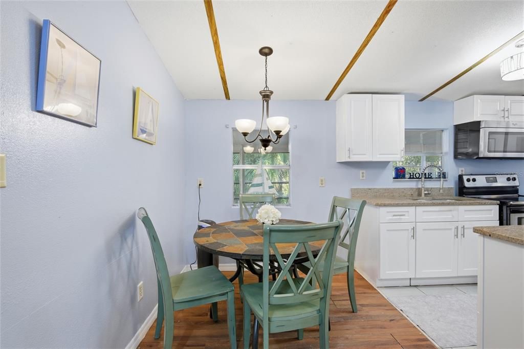 待售: $159,000 (3 贝兹, 2 浴室, 960 平方英尺)