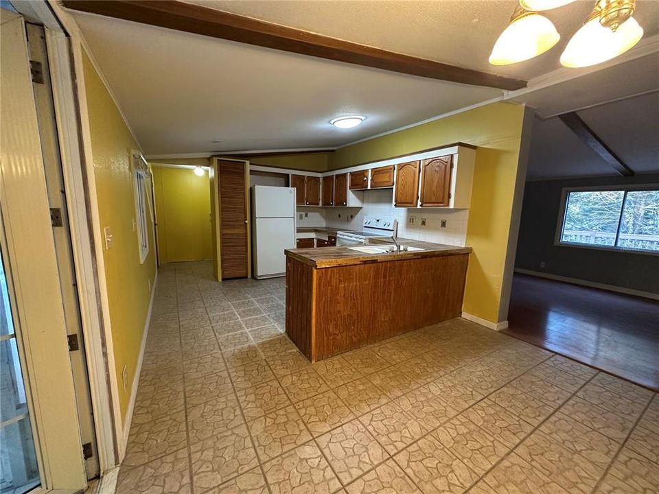 待售: $129,000 (3 贝兹, 2 浴室, 1056 平方英尺)