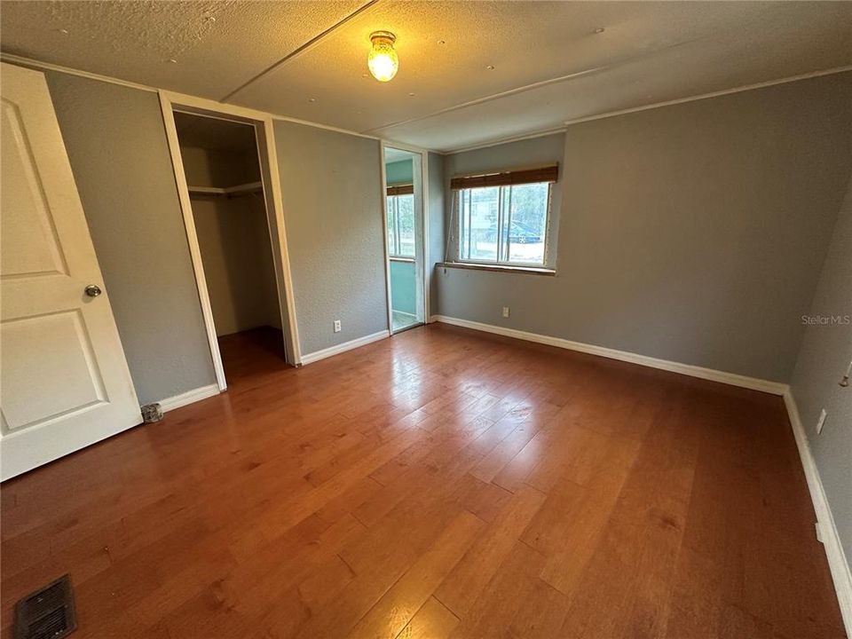 待售: $129,000 (3 贝兹, 2 浴室, 1056 平方英尺)