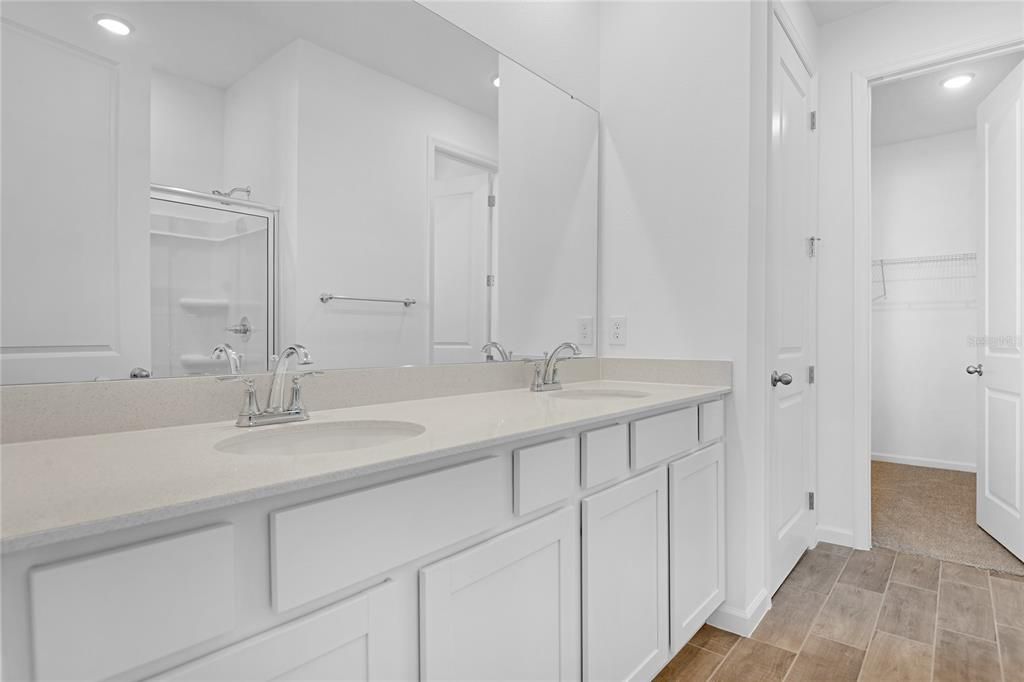 На продажу: $306,950 (3 спален, 2 ванн, 1700 Квадратных фут)