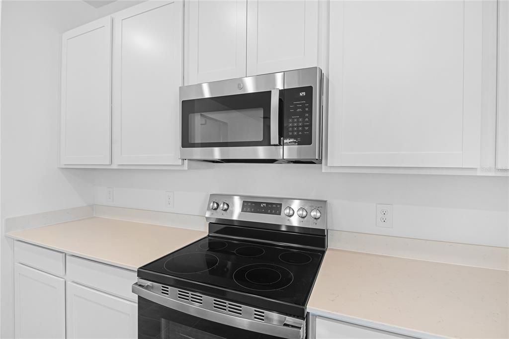 На продажу: $306,950 (3 спален, 2 ванн, 1700 Квадратных фут)