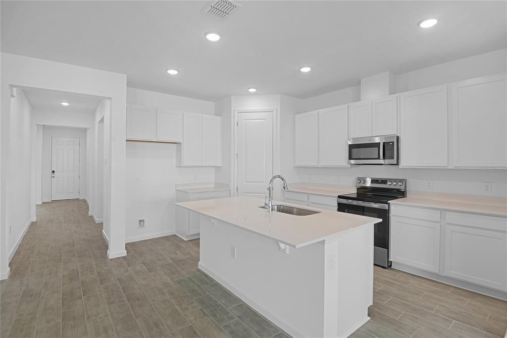 На продажу: $306,950 (3 спален, 2 ванн, 1700 Квадратных фут)