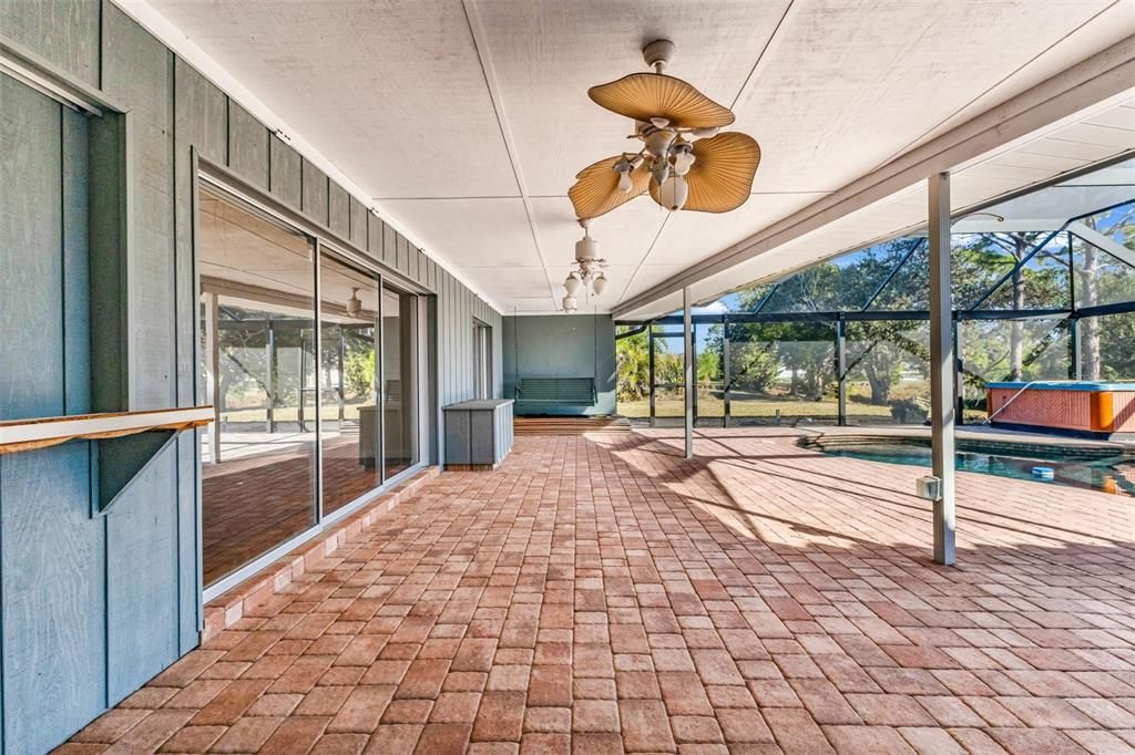 待售: $550,000 (3 贝兹, 2 浴室, 2235 平方英尺)