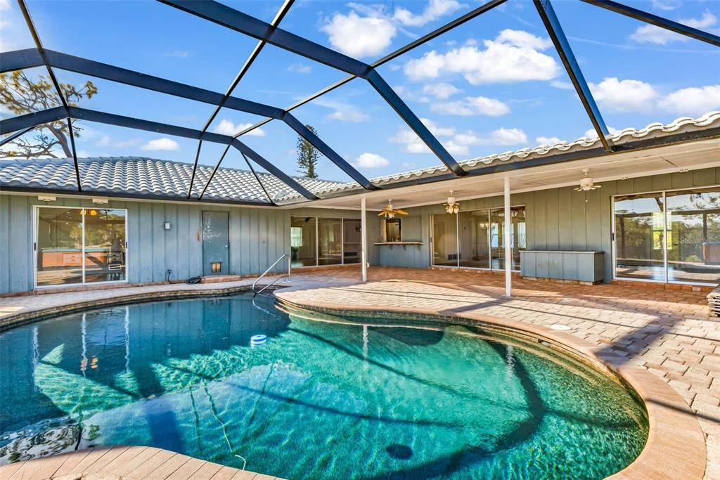 待售: $550,000 (3 贝兹, 2 浴室, 2235 平方英尺)