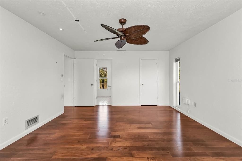 待售: $550,000 (3 贝兹, 2 浴室, 2235 平方英尺)