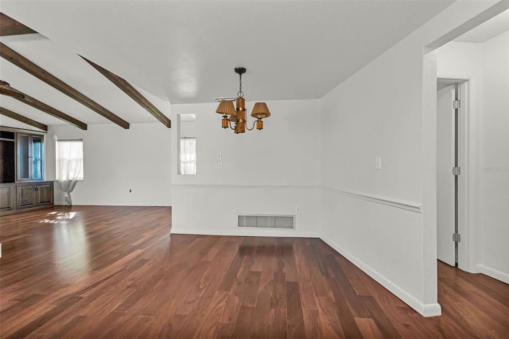 待售: $550,000 (3 贝兹, 2 浴室, 2235 平方英尺)