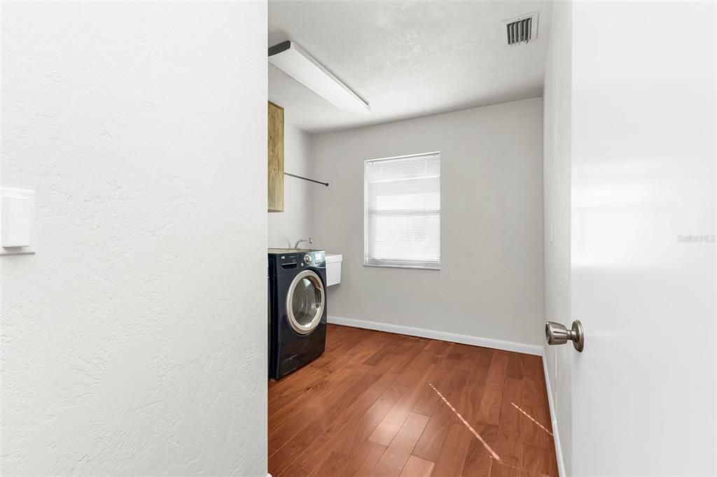 待售: $550,000 (3 贝兹, 2 浴室, 2235 平方英尺)