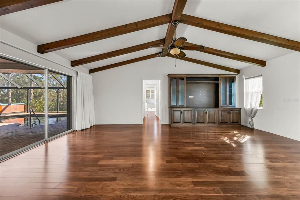 待售: $550,000 (3 贝兹, 2 浴室, 2235 平方英尺)