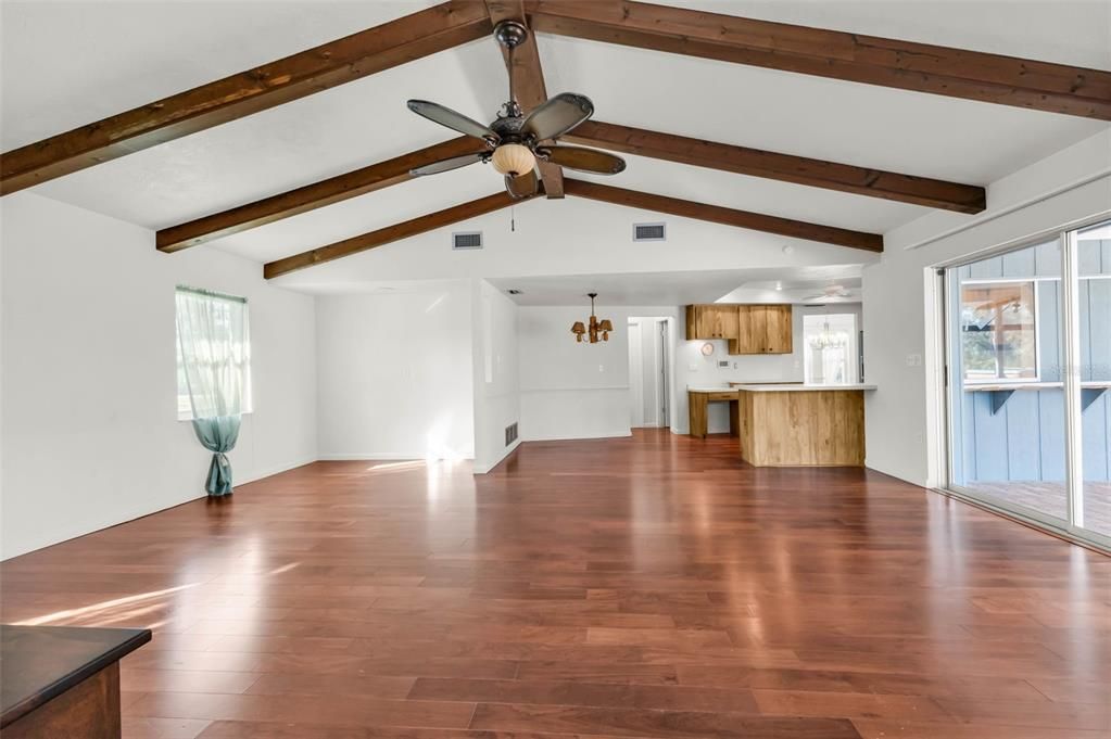 待售: $550,000 (3 贝兹, 2 浴室, 2235 平方英尺)