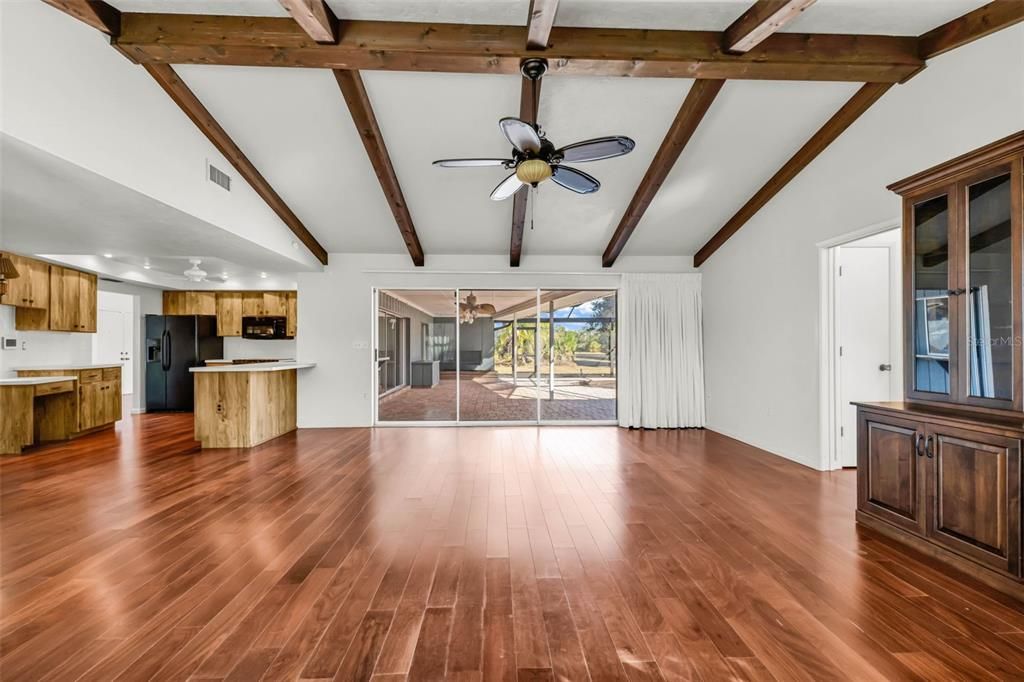 待售: $550,000 (3 贝兹, 2 浴室, 2235 平方英尺)