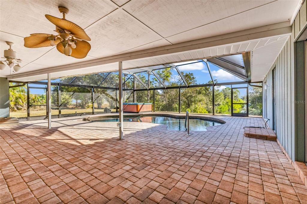 待售: $550,000 (3 贝兹, 2 浴室, 2235 平方英尺)