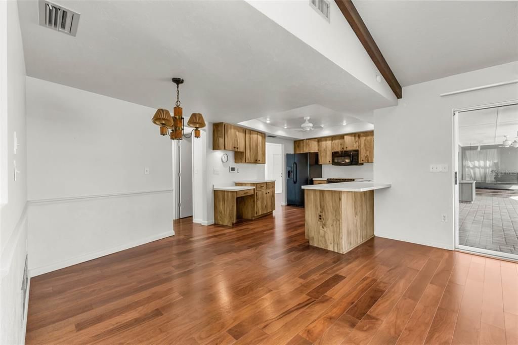 待售: $550,000 (3 贝兹, 2 浴室, 2235 平方英尺)