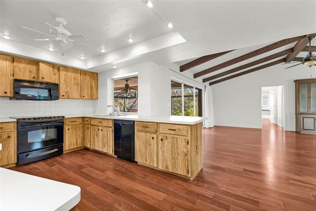 待售: $550,000 (3 贝兹, 2 浴室, 2235 平方英尺)