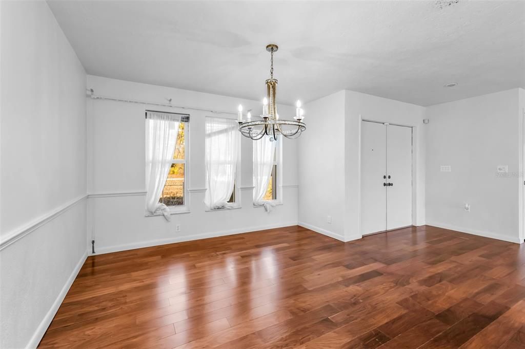 待售: $550,000 (3 贝兹, 2 浴室, 2235 平方英尺)