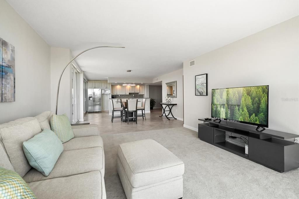 出租: $4,000 (2 贝兹, 2 浴室, 1390 平方英尺)