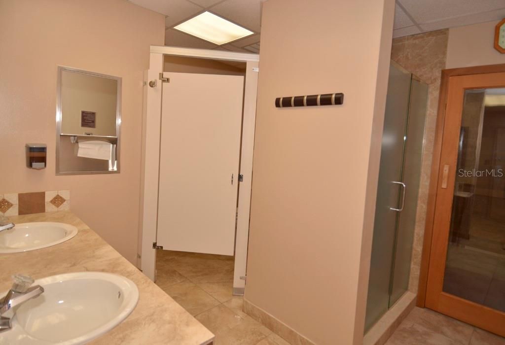 出租: $4,000 (2 贝兹, 2 浴室, 1390 平方英尺)