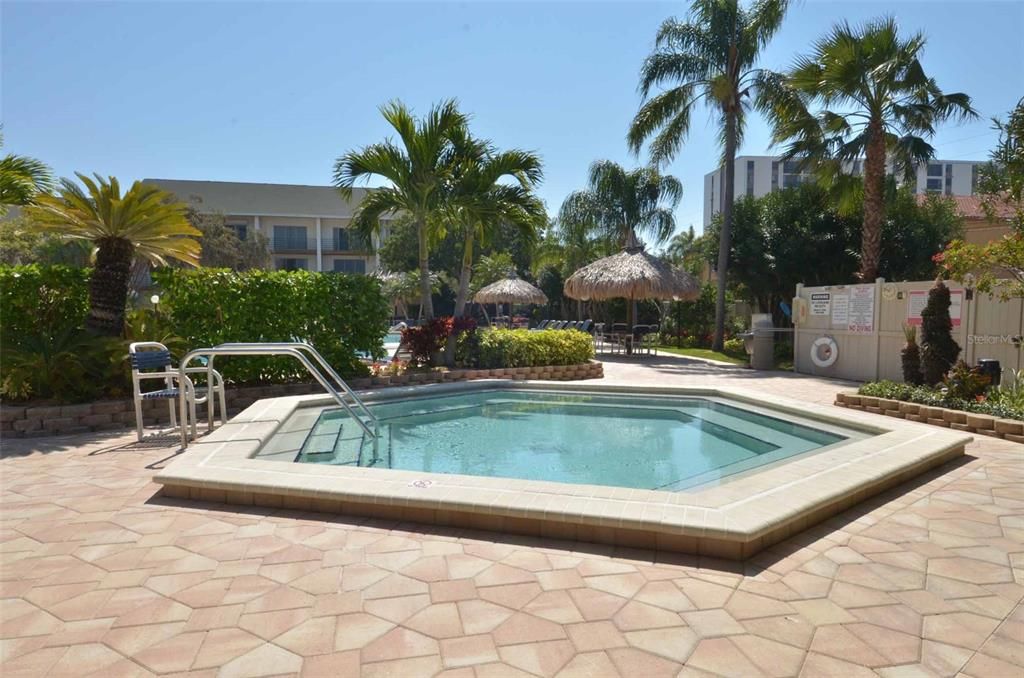 出租: $4,000 (2 贝兹, 2 浴室, 1390 平方英尺)