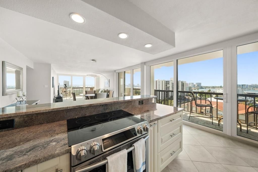 出租: $4,000 (2 贝兹, 2 浴室, 1390 平方英尺)