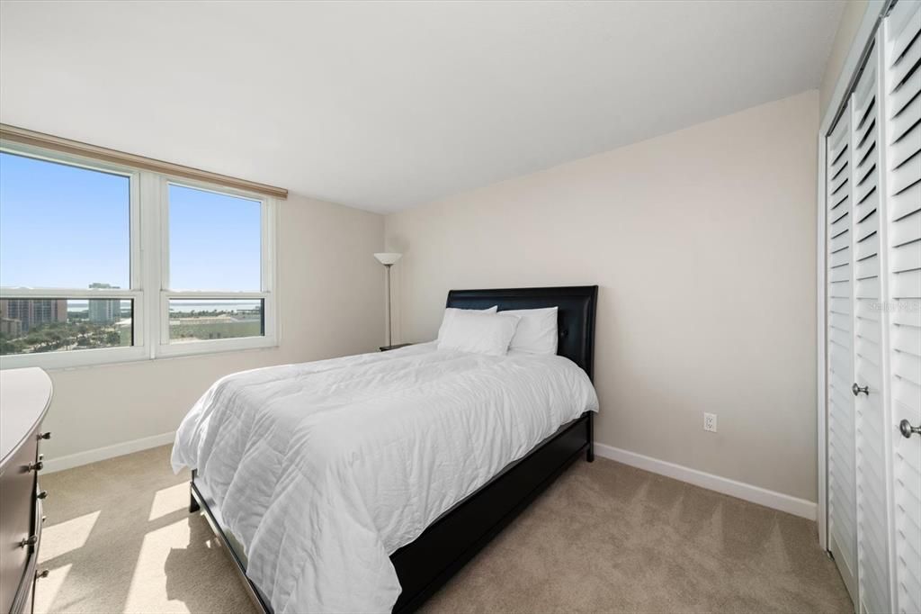 出租: $4,000 (2 贝兹, 2 浴室, 1390 平方英尺)