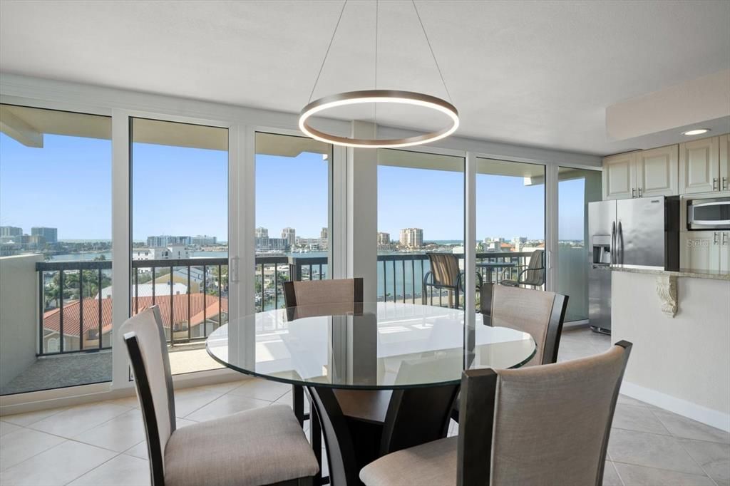 出租: $4,000 (2 贝兹, 2 浴室, 1390 平方英尺)