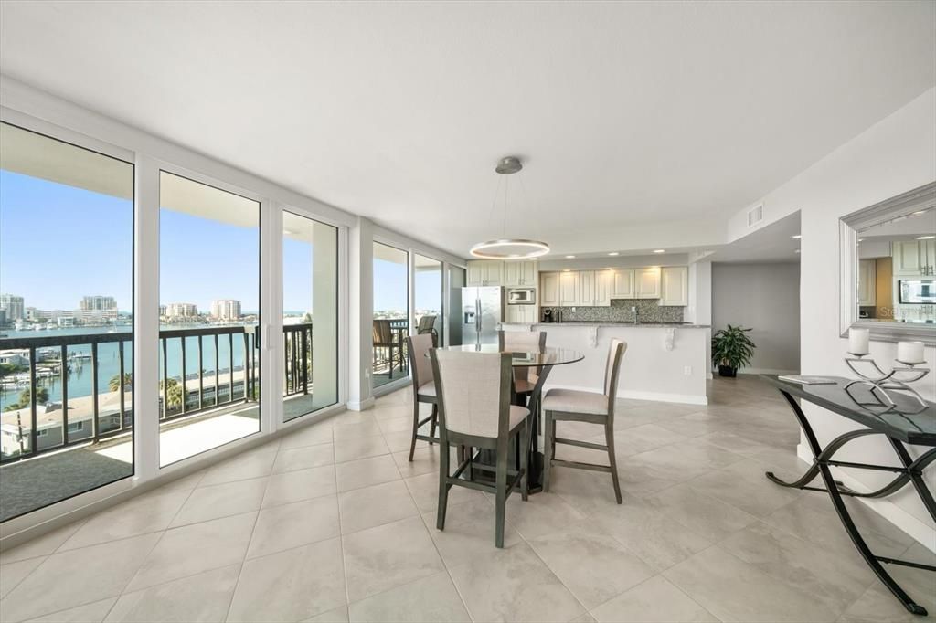 出租: $4,000 (2 贝兹, 2 浴室, 1390 平方英尺)