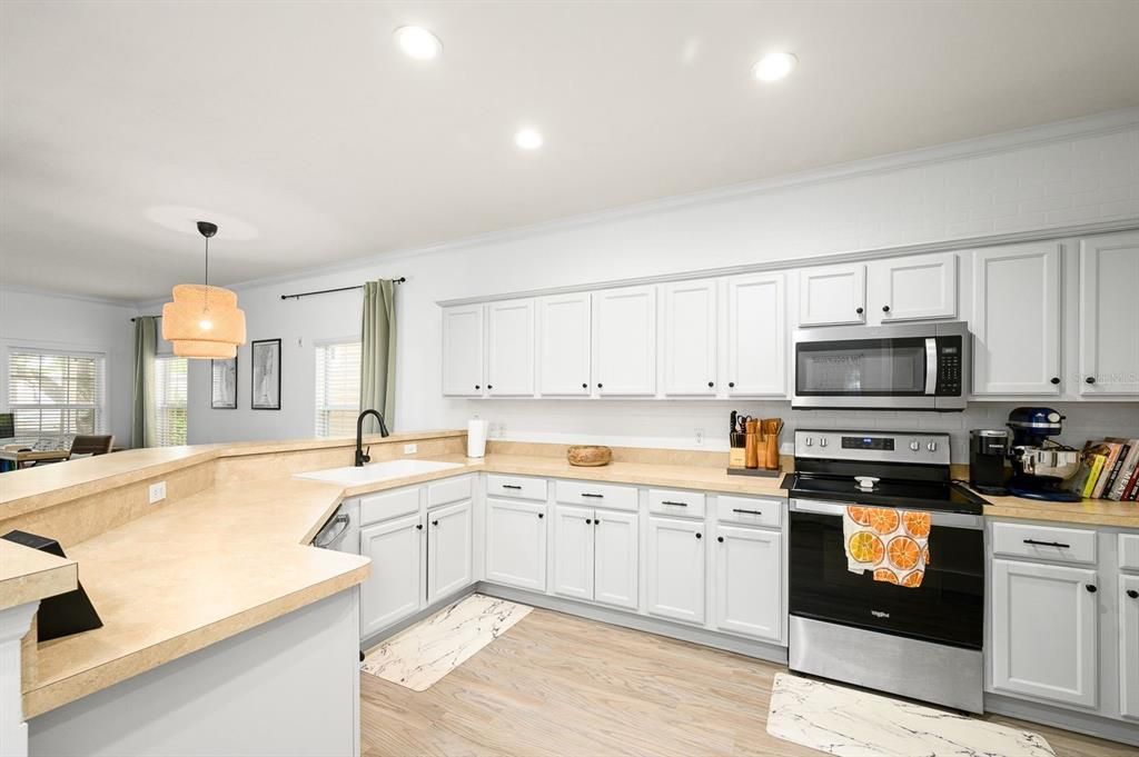 For Rent: $2,300 (3 beds, 2 baths, 1507 Square Feet)