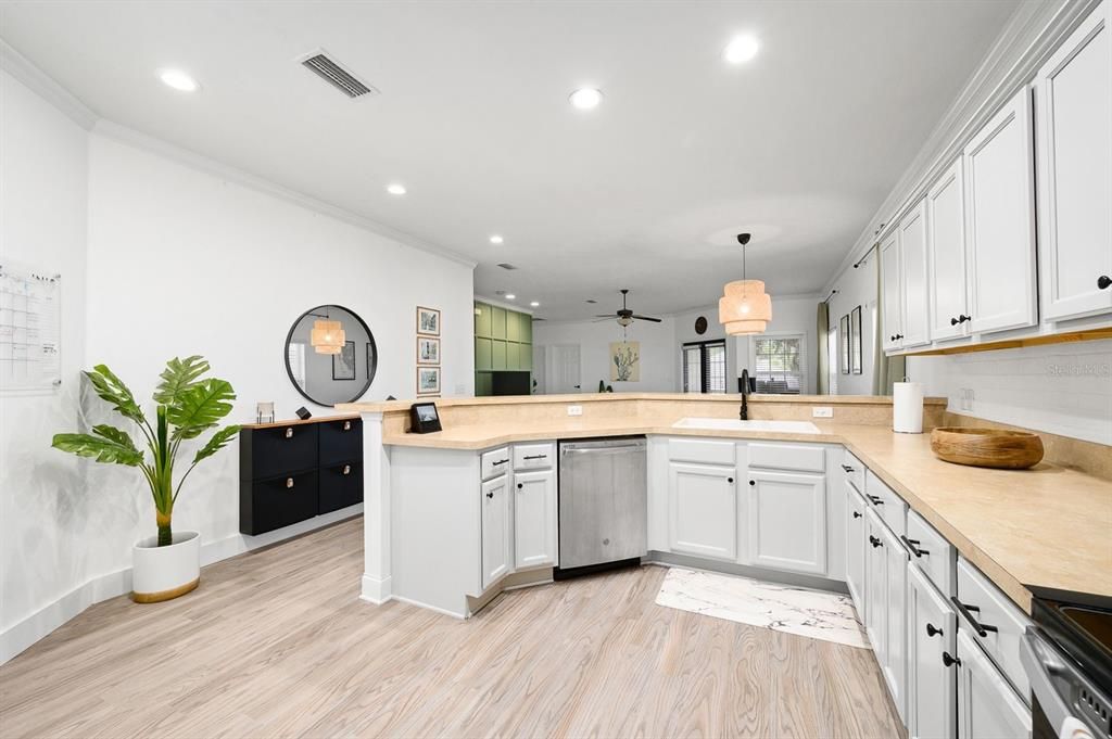 For Rent: $2,300 (3 beds, 2 baths, 1507 Square Feet)