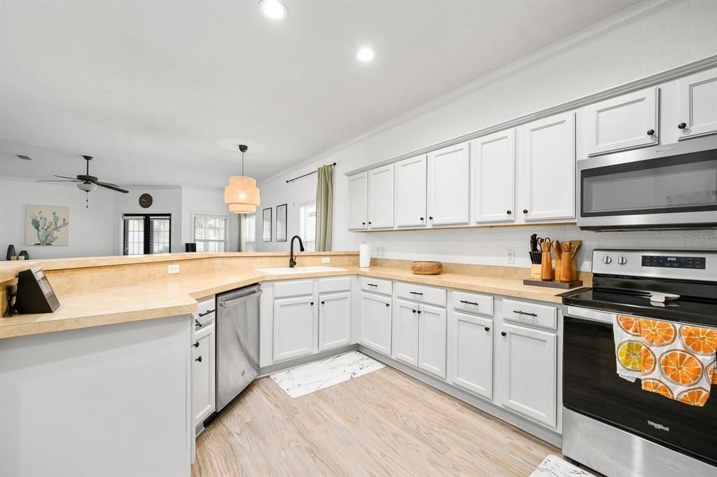 For Rent: $2,300 (3 beds, 2 baths, 1507 Square Feet)