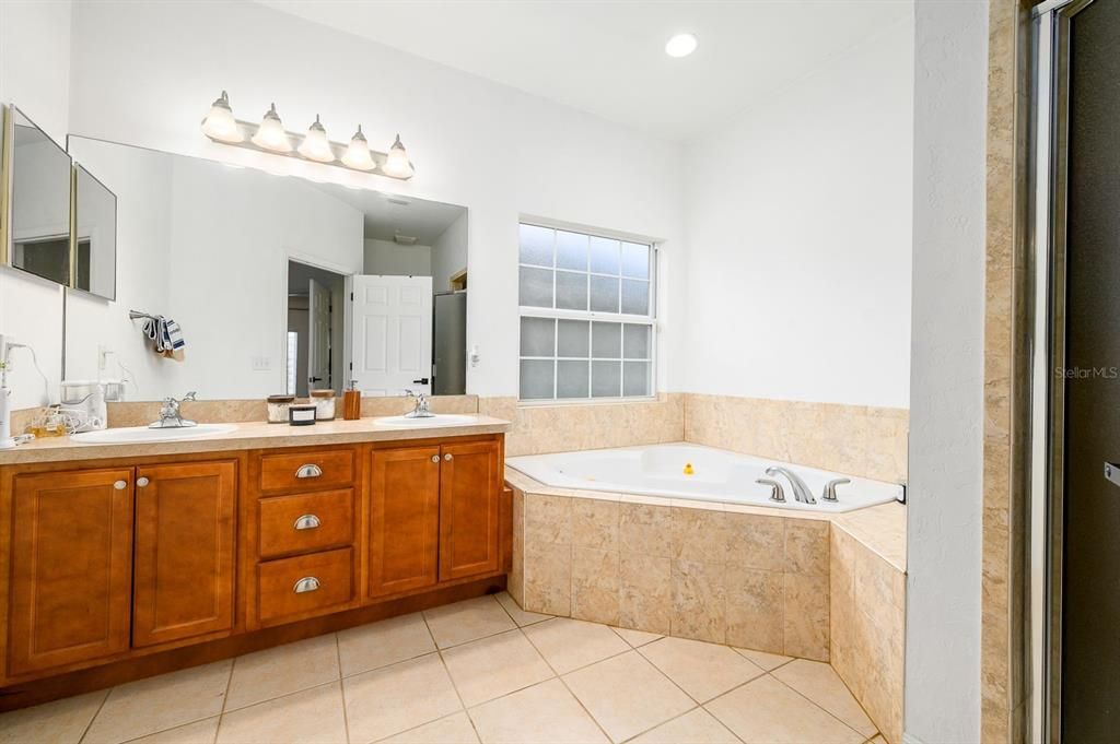 For Rent: $2,300 (3 beds, 2 baths, 1507 Square Feet)