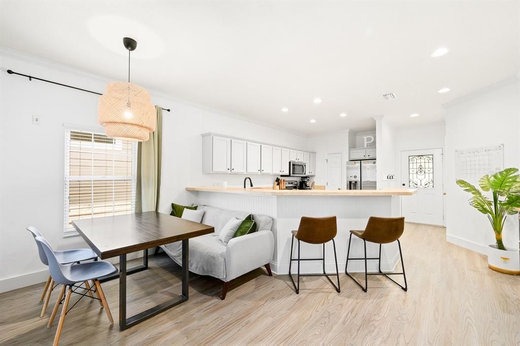 For Rent: $2,300 (3 beds, 2 baths, 1507 Square Feet)