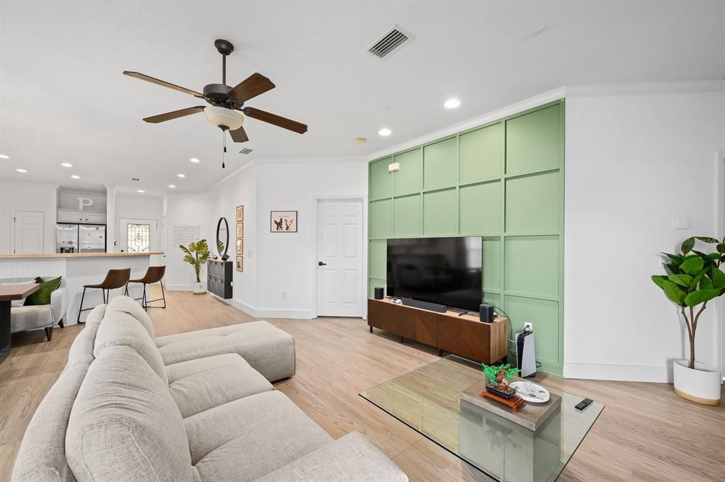 For Rent: $2,300 (3 beds, 2 baths, 1507 Square Feet)