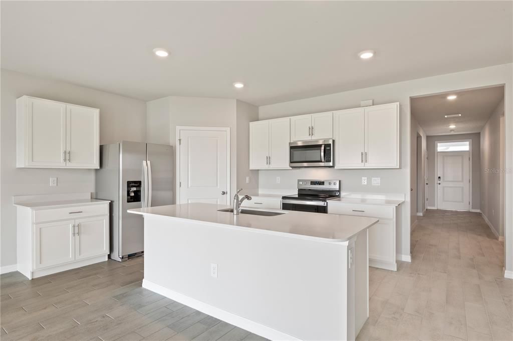 待售: $329,999 (4 贝兹, 2 浴室, 1828 平方英尺)