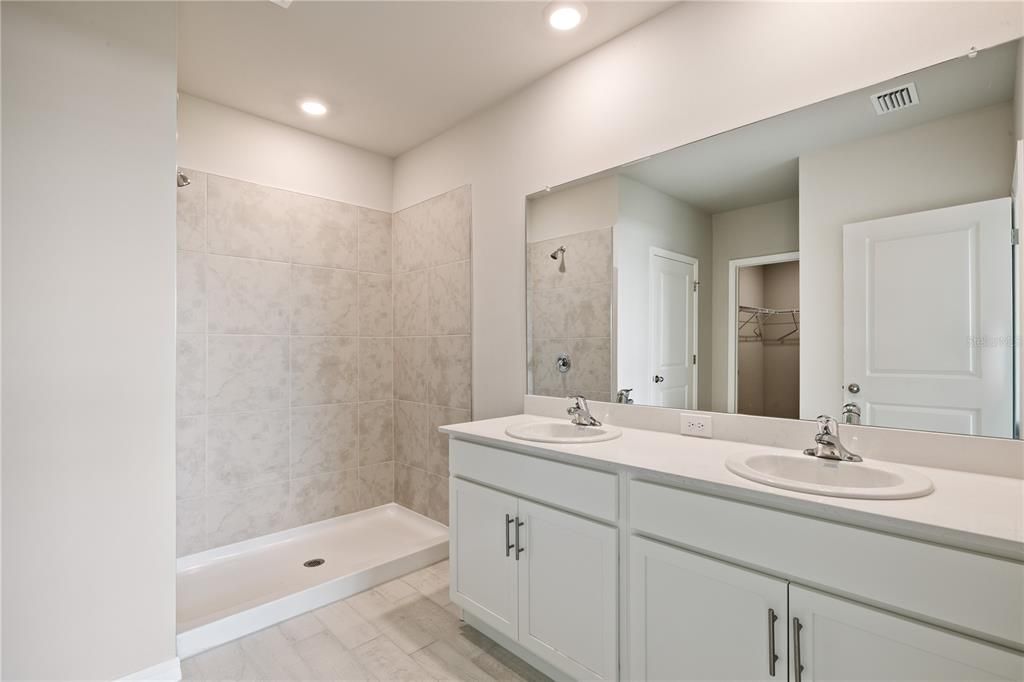 待售: $329,999 (4 贝兹, 2 浴室, 1828 平方英尺)