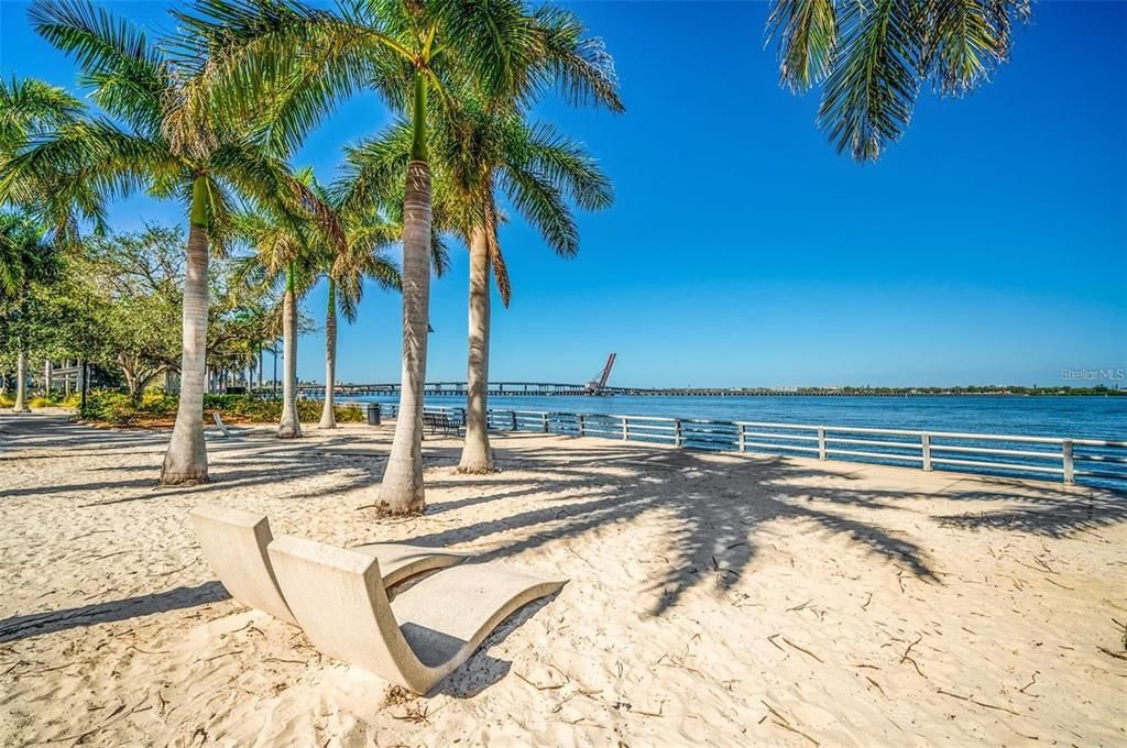 En Venta: $925,000 (2 camas, 2 baños, 1956 Pies cuadrados)