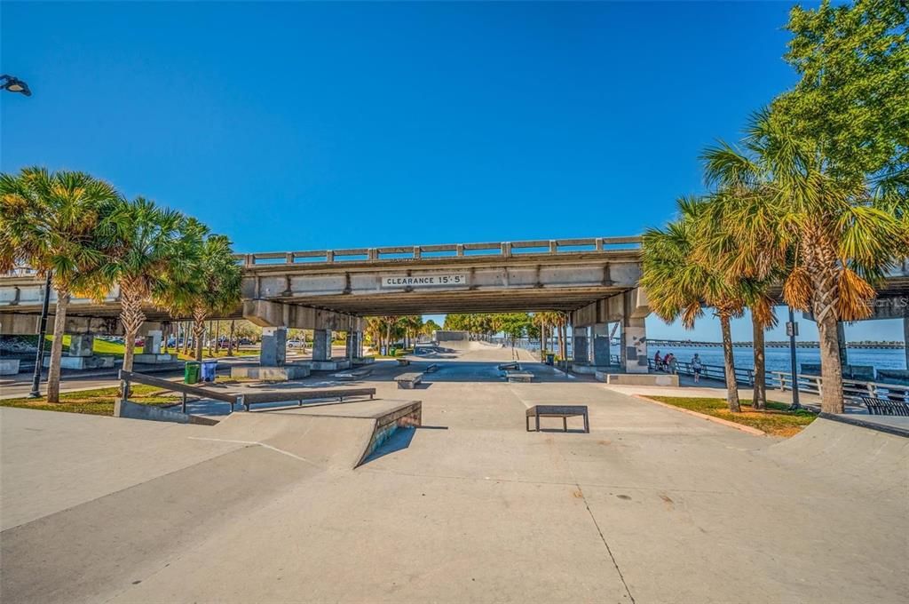 En Venta: $925,000 (2 camas, 2 baños, 1956 Pies cuadrados)