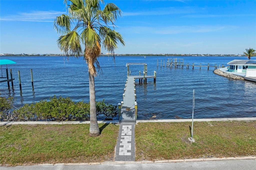 En Venta: $925,000 (2 camas, 2 baños, 1956 Pies cuadrados)