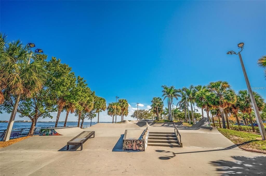 En Venta: $925,000 (2 camas, 2 baños, 1956 Pies cuadrados)