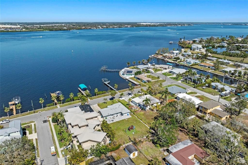 En Venta: $925,000 (2 camas, 2 baños, 1956 Pies cuadrados)