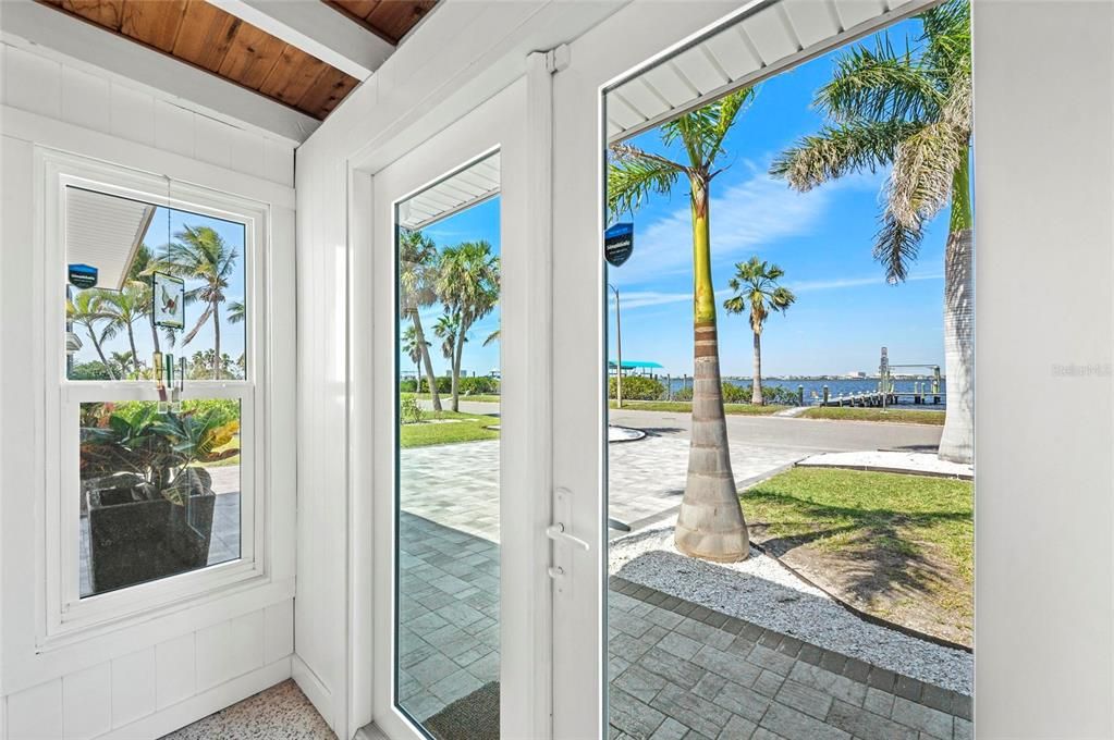 En Venta: $925,000 (2 camas, 2 baños, 1956 Pies cuadrados)