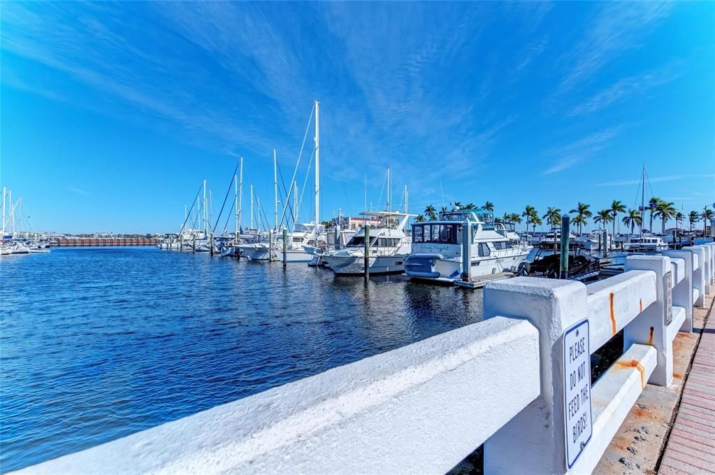 En Venta: $925,000 (2 camas, 2 baños, 1956 Pies cuadrados)