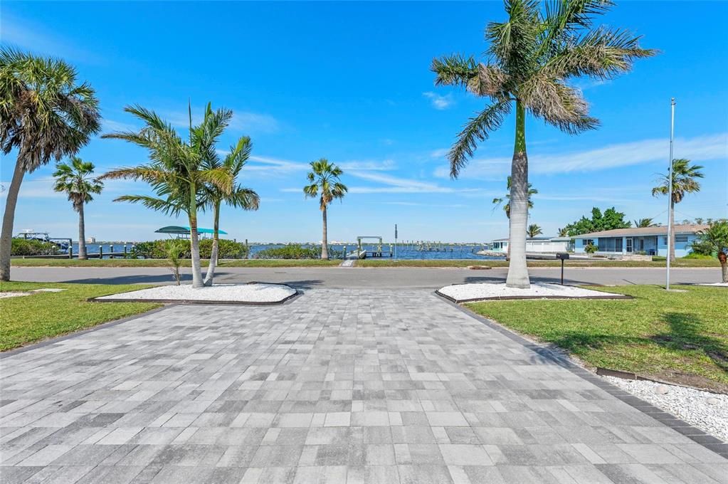 En Venta: $925,000 (2 camas, 2 baños, 1956 Pies cuadrados)