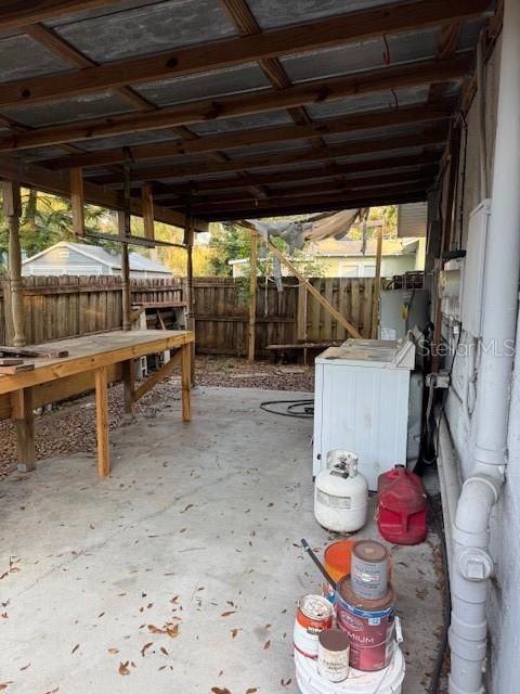 合同活跃: $240,000 (4 贝兹, 2 浴室, 1272 平方英尺)