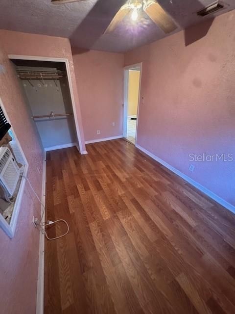 合同活跃: $240,000 (4 贝兹, 2 浴室, 1272 平方英尺)