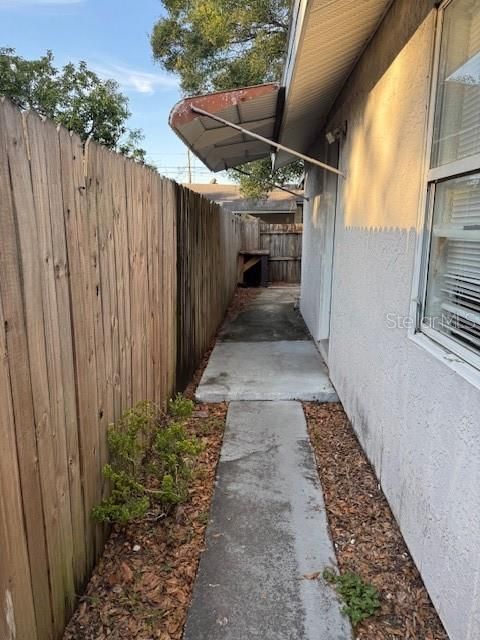 合同活跃: $240,000 (4 贝兹, 2 浴室, 1272 平方英尺)