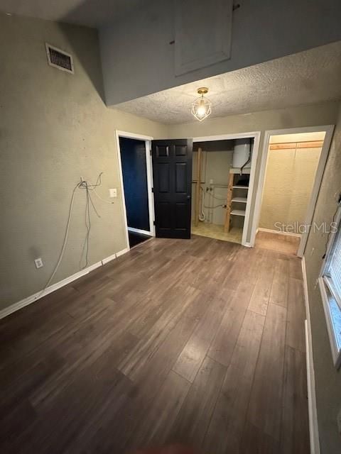 合同活跃: $240,000 (4 贝兹, 2 浴室, 1272 平方英尺)